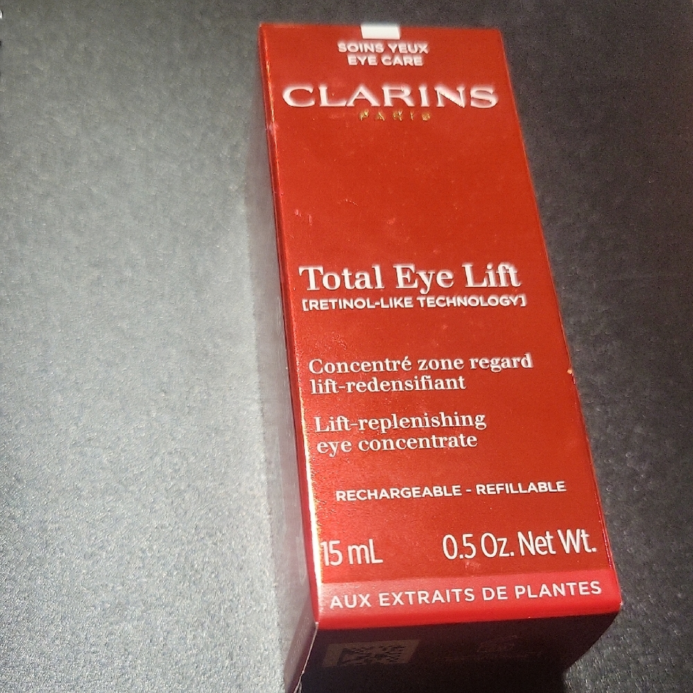 Clarins Total Eye Lift in Rich Red Packaging